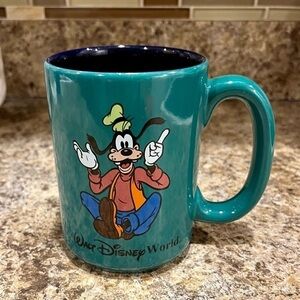 Disney Goofy Mug Green Like New